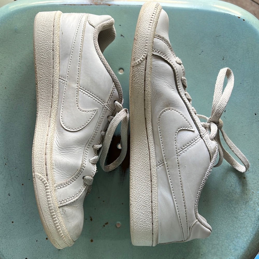Nike tennis shoes